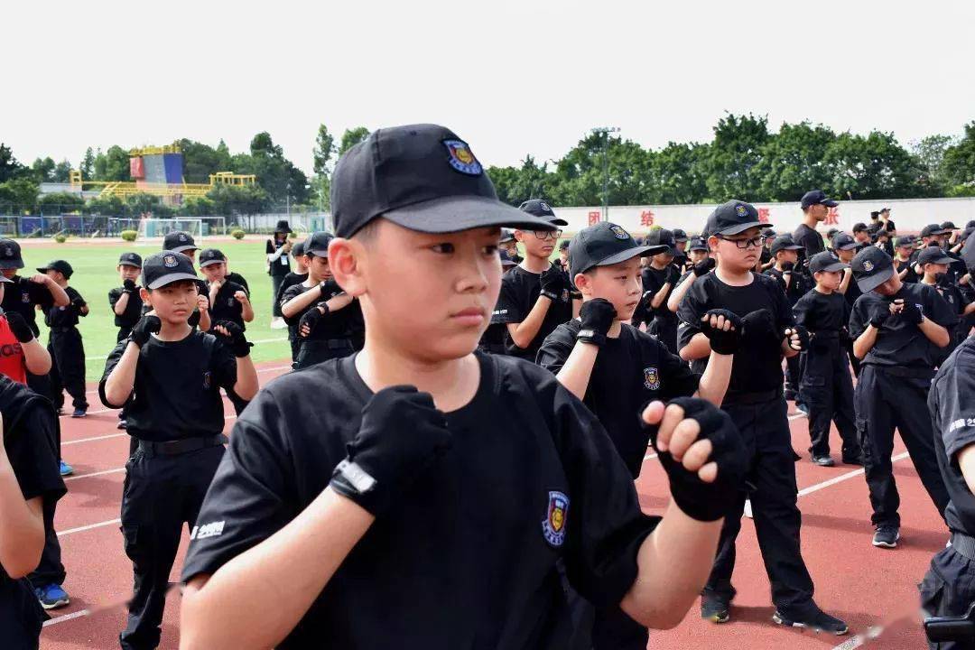 最新特警服,最新特警服，時(shí)代標(biāo)志與執(zhí)法力量的象征